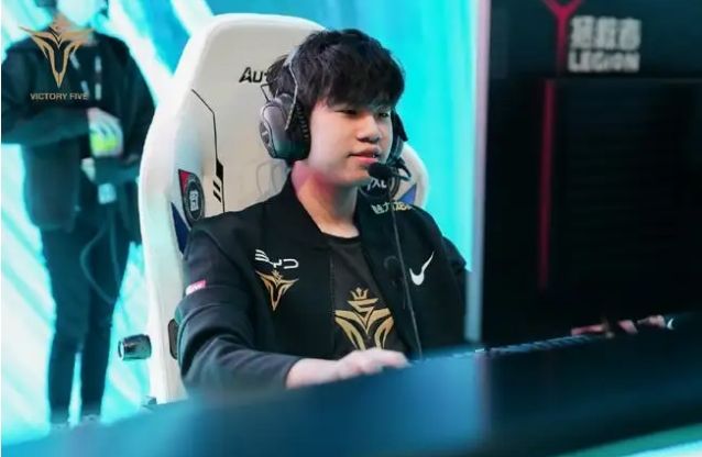 西班牙队以 西班牙队以